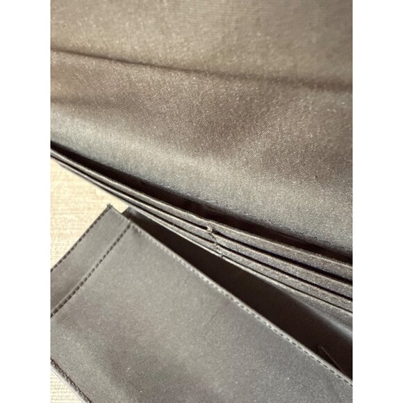 Relic Embossed Leather Wallet With Paisley Design & Snap Closure Tan - Picture 7 of 16